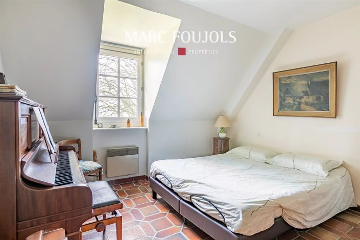 Image No.18-5 Bed House for sale