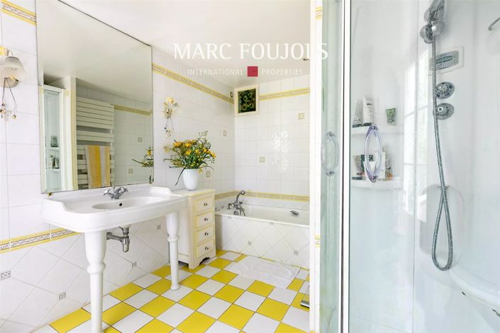 Image No.26-5 Bed House for sale