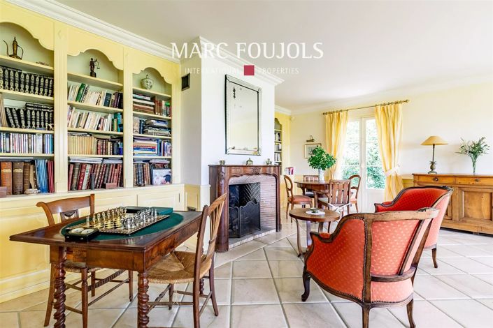 Image No.8-5 Bed House for sale