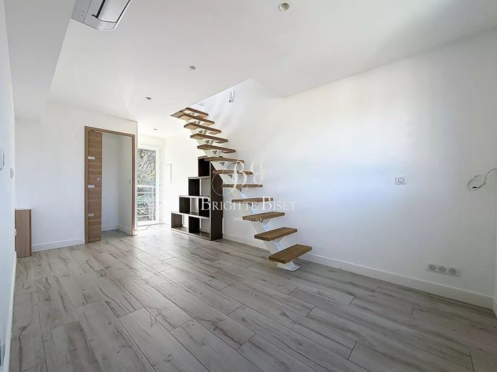 Image No.14-4 Bed House for sale