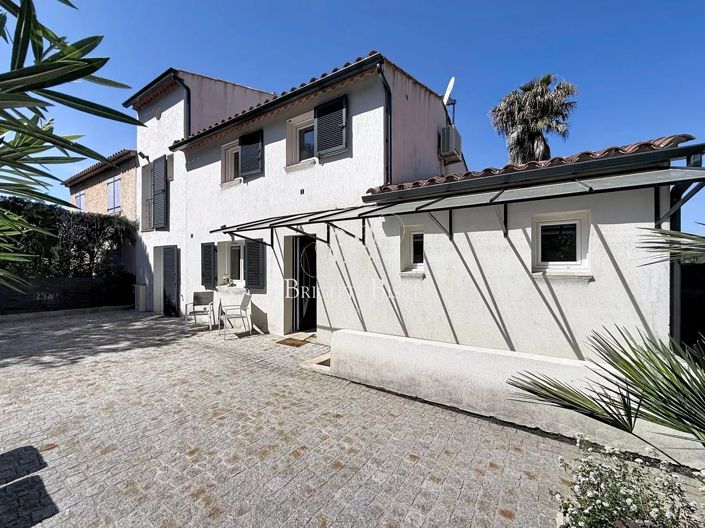 Image No.2-4 Bed House for sale
