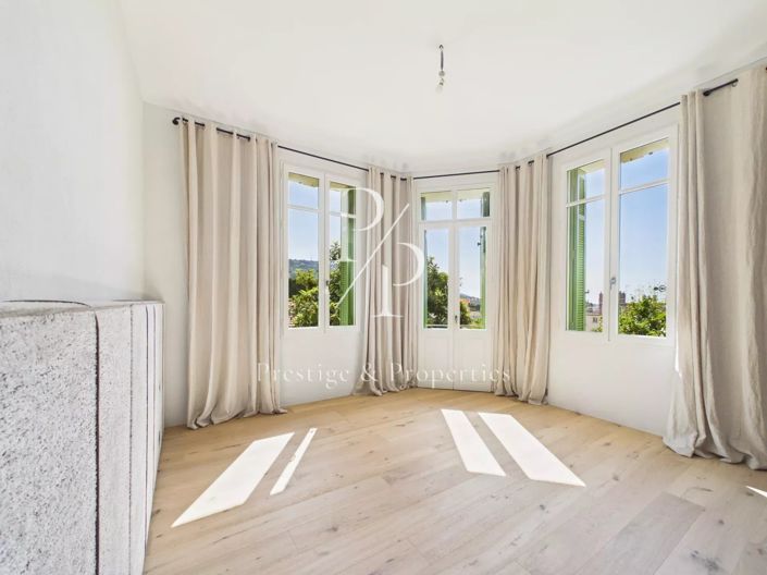 Image No.6-4 Bed House for sale