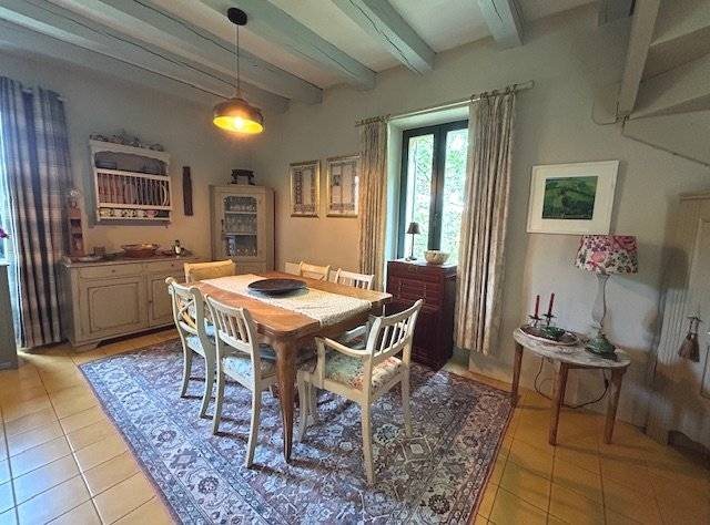 Image No.8-6 Bed House for sale