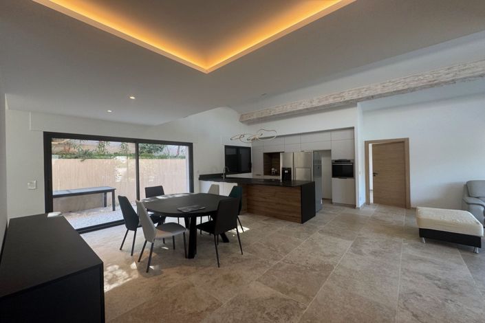 Image No.2-4 Bed House for sale