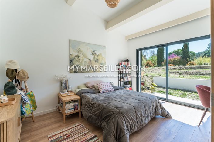 Image No.24-4 Bed House for sale