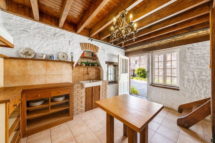 Image No.10-7 Bed Property for sale