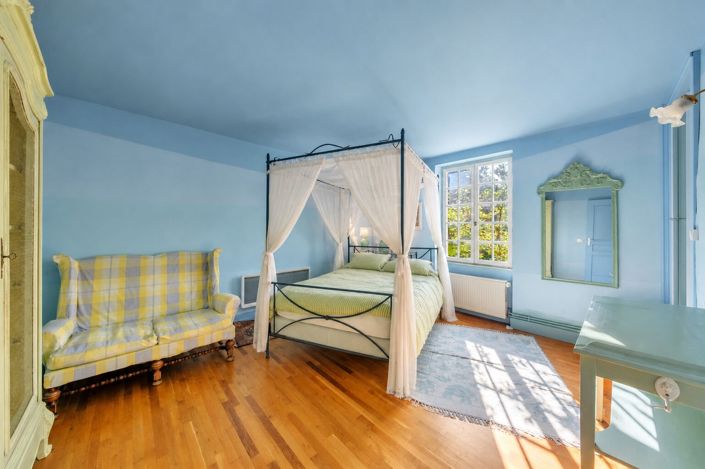 Image No.17-7 Bed Property for sale