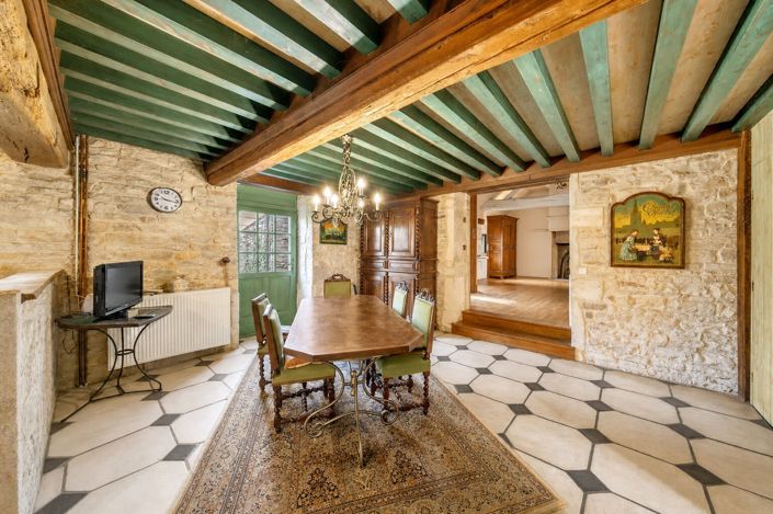 Image No.2-7 Bed Property for sale