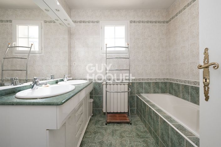 Image No.9-3 Bed House for sale