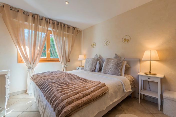 Image No.16-4 Bed House for sale