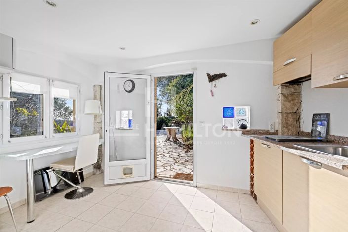 Image No.16-4 Bed House for sale