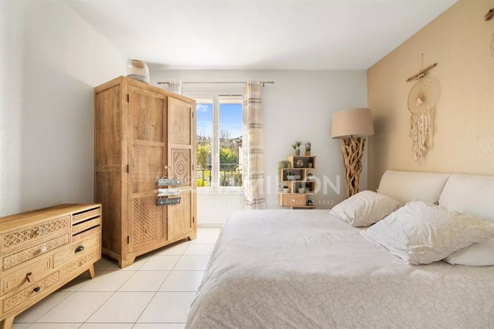 Image No.11-3 Bed House for sale