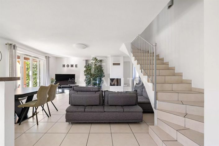 Image No.7-3 Bed House for sale