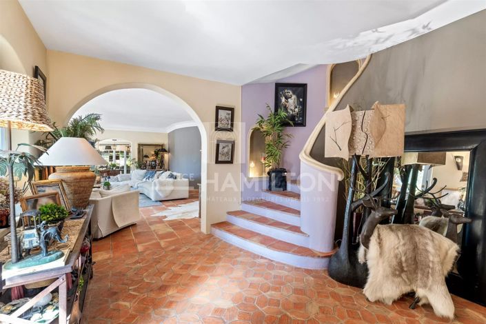 Image No.5-5 Bed House for sale