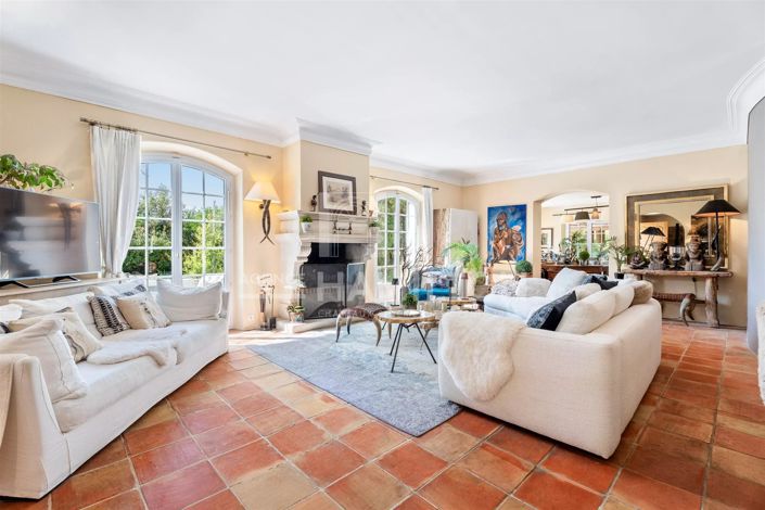 Image No.7-5 Bed House for sale