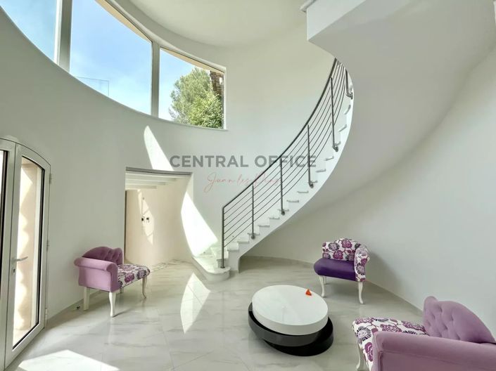 Image No.8-7 Bed House for sale