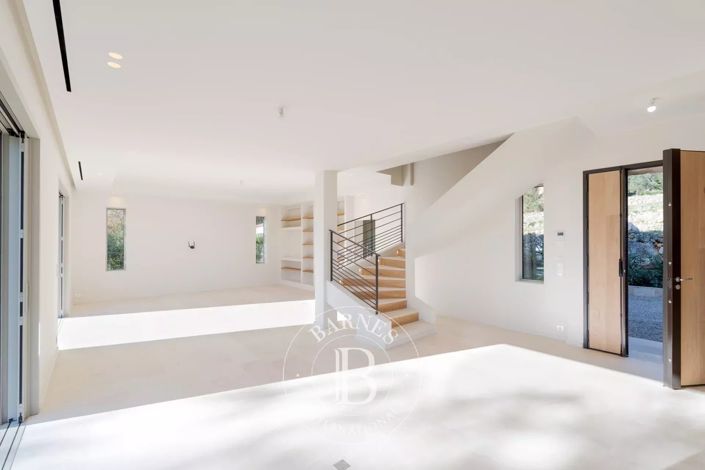 Image No.10-4 Bed House for sale