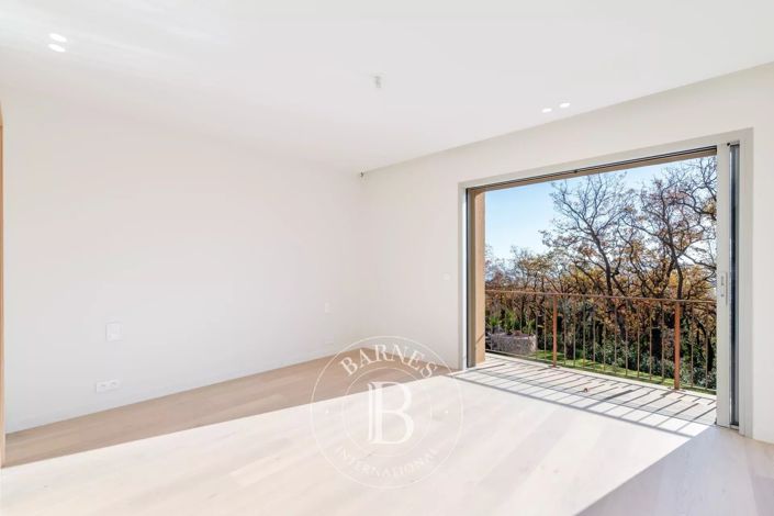 Image No.13-4 Bed House for sale