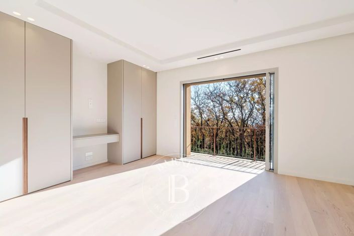 Image No.16-4 Bed House for sale