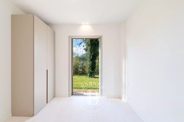 Image No.19-4 Bed House for sale