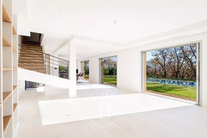 Image No.6-4 Bed House for sale