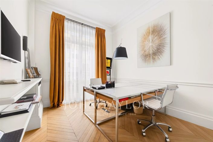 Image No.21-6 Bed House for sale