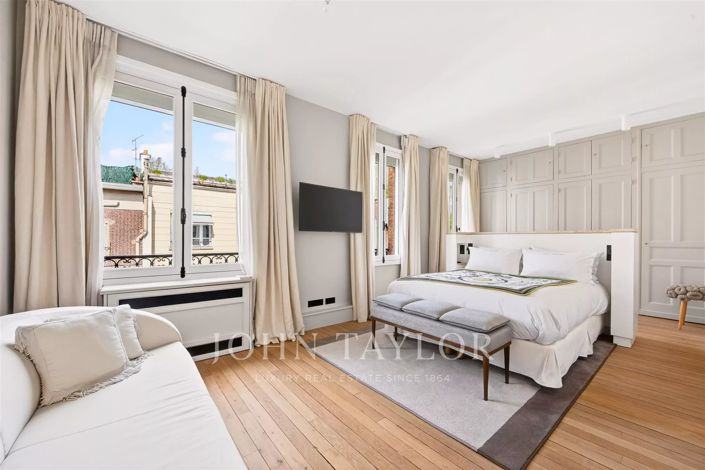 Image No.24-6 Bed House for sale