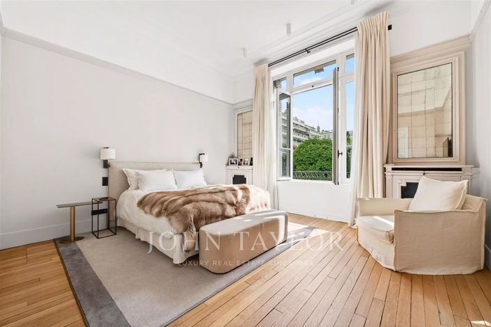 Image No.25-6 Bed House for sale