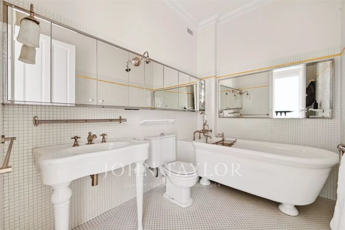 Image No.26-6 Bed House for sale