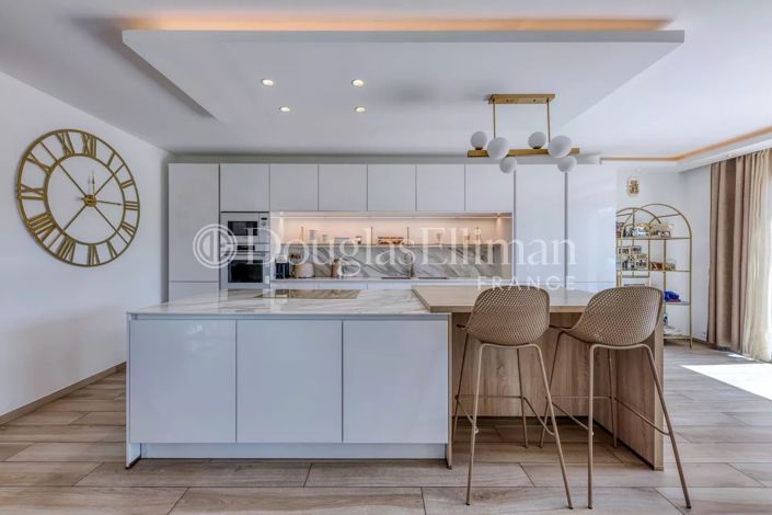 Image No.3-4 Bed House for sale