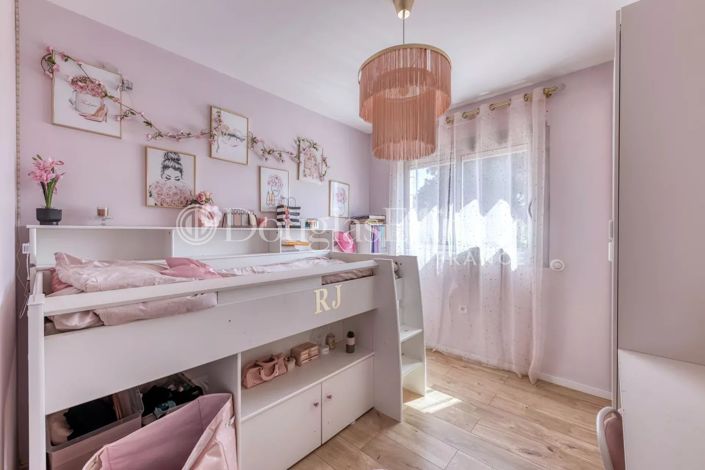 Image No.9-4 Bed House for sale