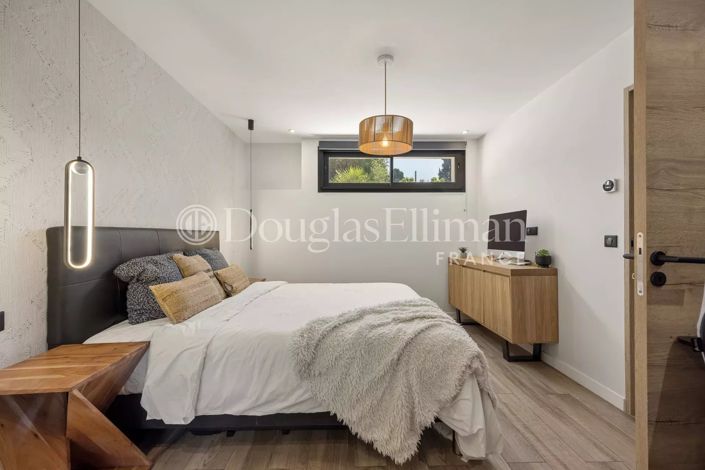 Image No.7-4 Bed House for sale