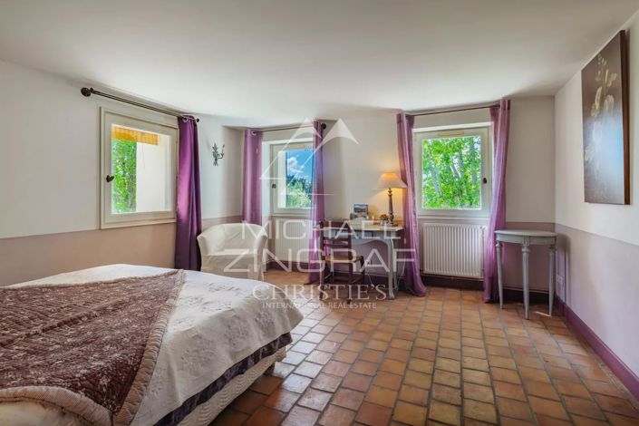 Image No.7-8 Bed House for sale