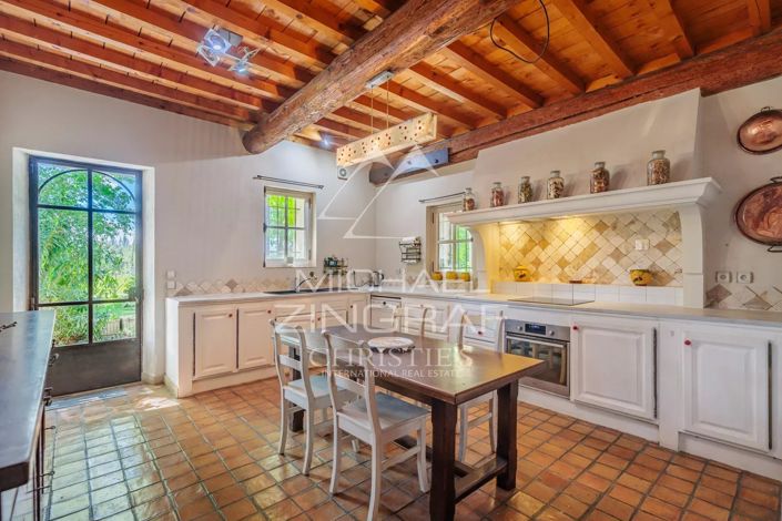 Image No.9-8 Bed House for sale