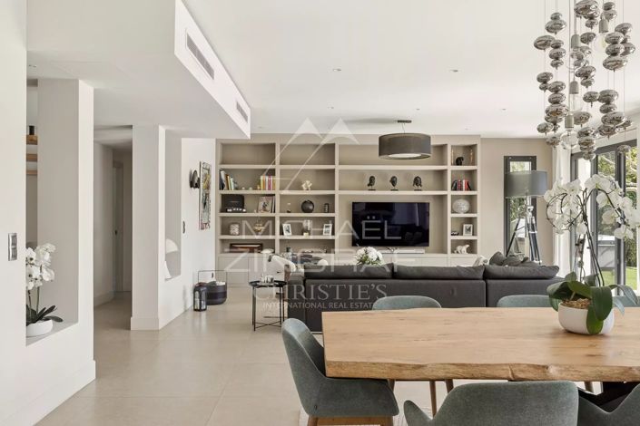 Image No.9-5 Bed House for sale