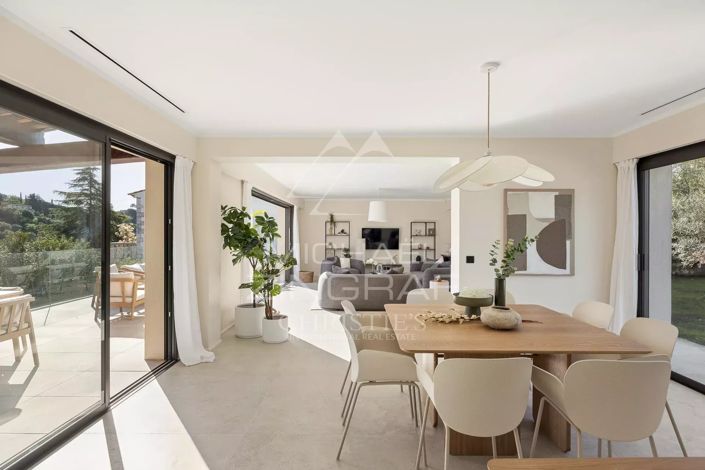 Image No.8-5 Bed House for sale