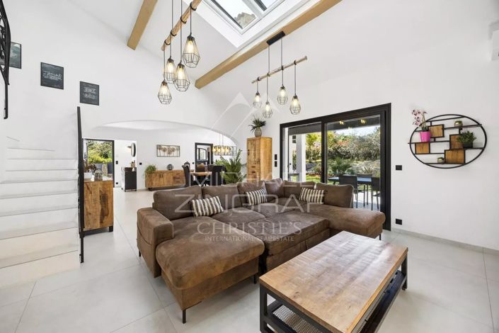 Image No.3-4 Bed House for sale