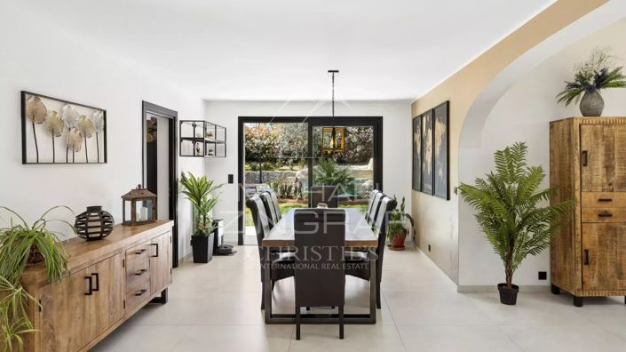 Image No.5-4 Bed House for sale