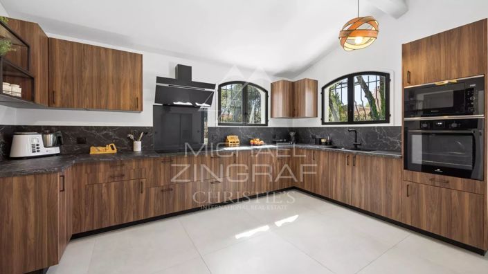 Image No.6-4 Bed House for sale