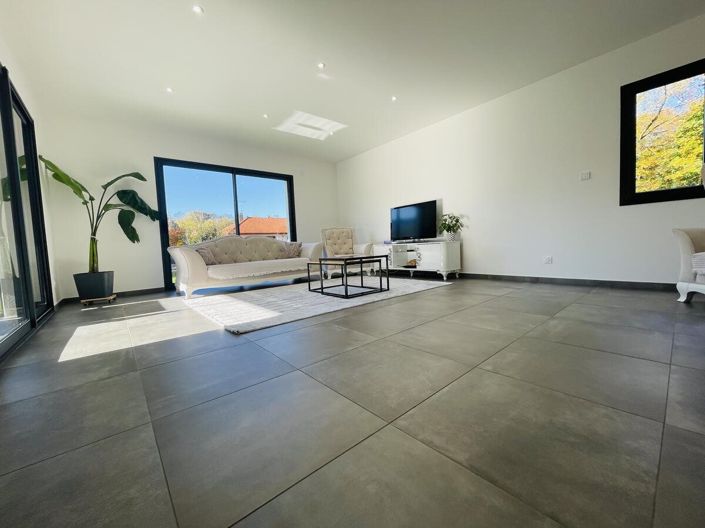Image No.3-5 Bed House for sale