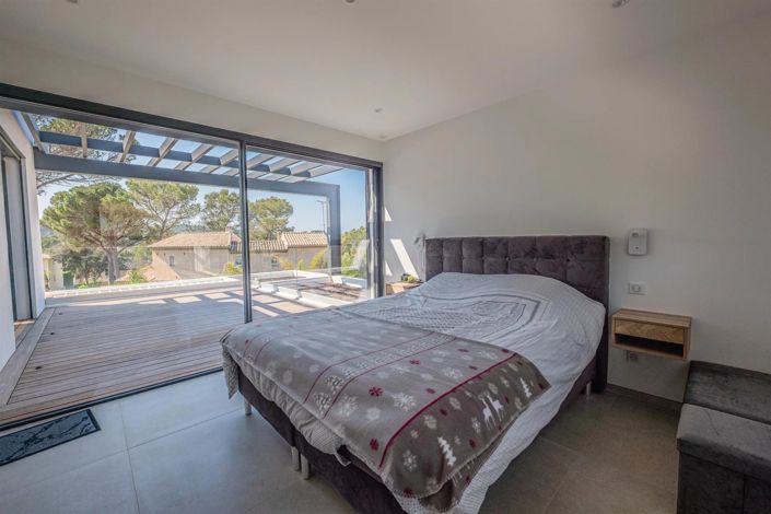 Image No.16-4 Bed House for sale