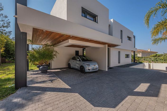 Image No.18-4 Bed House for sale