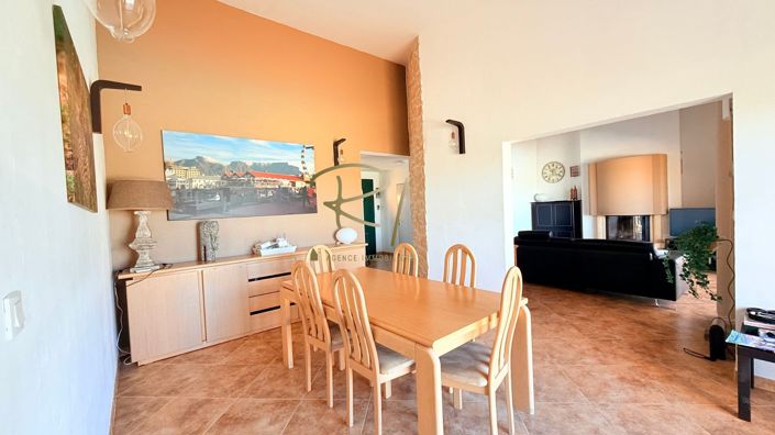 Image No.11-3 Bed House for sale
