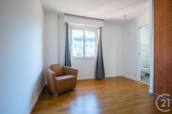 Image No.10-3 Bed Apartment for sale