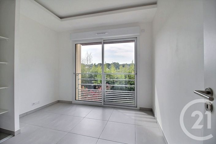 Image No.11-3 Bed House for sale