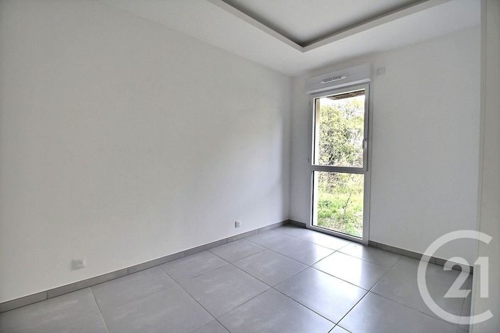Image No.15-3 Bed House for sale