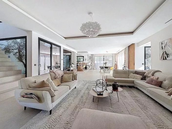 Image No.2-6 Bed House for sale