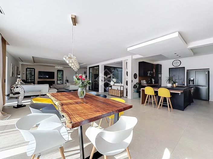 Image No.3-6 Bed House for sale