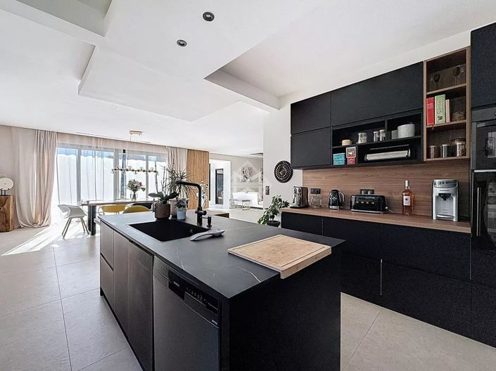 Image No.4-6 Bed House for sale