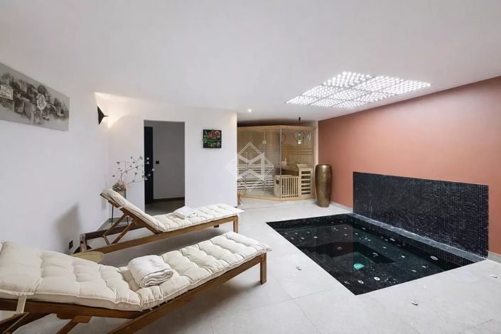 Image No.9-6 Bed House for sale